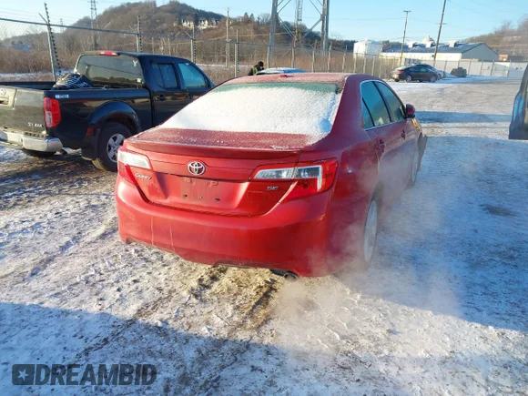 ✅ 2014 Toyota Camry SE • VIN: 4T1BF1FK2EU814152 • Lot: 44184315. Wystawiony na IAAI z przebiegiem 133 886 mil. Bezpłatny archiwum sprzedaży aukcyjnych z USA i szczegółowy raport historii pojazdu na DreamBid. Zdjęcie 4.