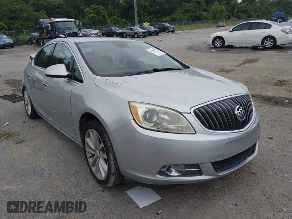 ✅ 2013 Buick Verano • VIN: 1G4PP5SK8D4239151 • Lot: 45263403. Wystawiony na IAAI z przebiegiem 104 655 mil. Bezpłatny archiwum sprzedaży aukcyjnych z USA i szczegółowy raport historii pojazdu na DreamBid. Zdjęcie 1.