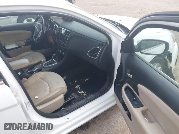 ✅ 2011 Chrysler 200 Touring • VIN: 1C3BC1FB2BN618719 • Lot: 45043283. Wystawiony na IAAI z przebiegiem 86 099 mil. Bezpłatny archiwum sprzedaży aukcyjnych z USA i szczegółowy raport historii pojazdu na DreamBid. Zdjęcie 5.