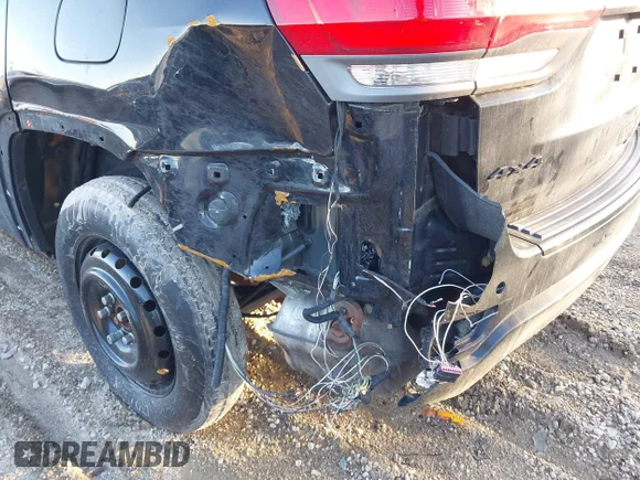 ✅ 2015 Jeep Grand Cherokee Laredo • VIN: 1C4RJFAG6FC767281 • Lot: 44122123. Listed on IAAI with 97,857 mi. Free auction sales archive from the USA and detailed vehicle history report at DreamBid. Image 6.
