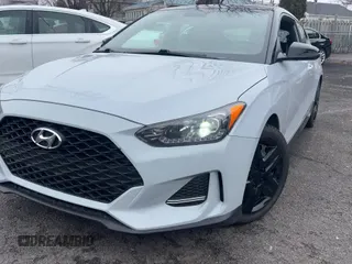 ✅ 2019 Hyundai Veloster Turbo R-Spec • VIN: KMHTH6AB4KU002267 • Lot: 50820945. Wystawiony na Copart z przebiegiem 93 778 mil mil. Skorzystaj z bezpłatnego archiwum sprzedaży aukcyjnych z USA i zobacz szczegółowy raport historii pojazdu na DreamBid. Zdjęcie 11.