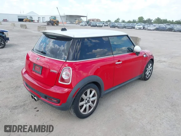 ✅ 2011 MINI Hardtop S • VIN: WMWSV3C58BTY21378 • Лот: 42927820. Опубликован ранее на IAAI с пробегом 109 876 миль. Бесплатный доступ к архиву аукционных продаж из США и подробный отчёт об истории автомобиля на DreamBid. Изображение 4.