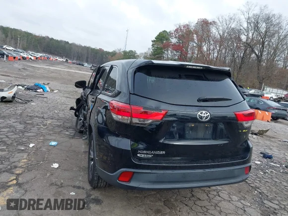✅ 2019 Toyota Highlander LE • VIN: 5TDZARFH6KS052786 • Lot: 43806328. Wystawiony na IAAI z przebiegiem 120 000 mil. Bezpłatny archiwum sprzedaży aukcyjnych z USA i szczegółowy raport historii pojazdu na DreamBid. Zdjęcie 3.