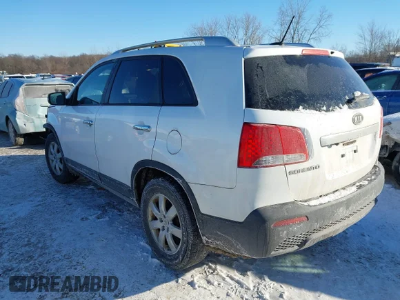 ✅ 2011 Kia Sorento LX • VIN: 5XYKT3A11BG002507 • Lot: 44204440. Wystawiony na IAAI z przebiegiem 162 065 mil. Bezpłatny archiwum sprzedaży aukcyjnych z USA i szczegółowy raport historii pojazdu na DreamBid. Zdjęcie 3.