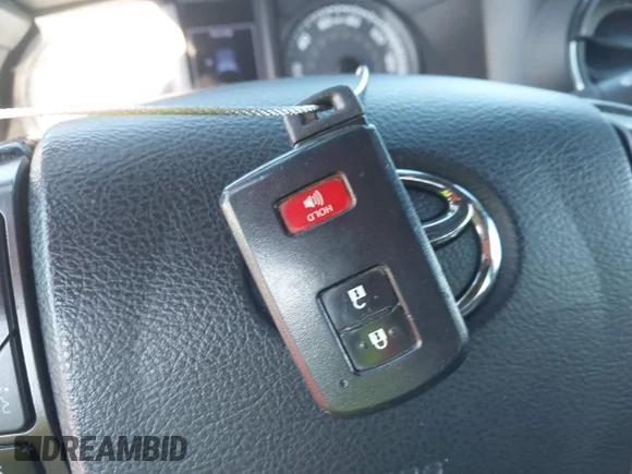 ✅ 2018 Toyota Tacoma TRD Sport • VIN: 3TMCZ5ANXJM141165 • Lot: 43873532. Wystawiony na IAAI z przebiegiem 96 503 mil. Bezpłatny archiwum sprzedaży aukcyjnych z USA i szczegółowy raport historii pojazdu na DreamBid. Zdjęcie 11.