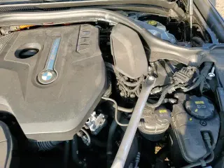 ✅ 2019 BMW 5 Series 530e xDrive • VIN: WBAJB1C54KB375907 • Lot: 90017635. Wystawiony na Copart z przebiegiem 49 377 mil. Bezpłatny archiwum sprzedaży aukcyjnych z USA i szczegółowy raport historii pojazdu na DreamBid. Zdjęcie 14.