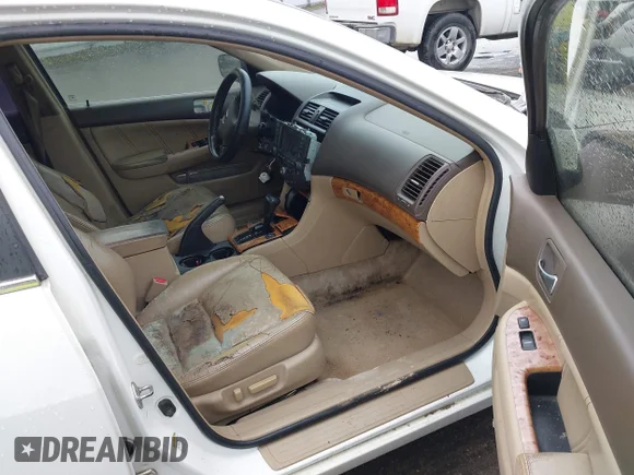 ✅ 2004 Honda Accord EX • VIN: 1HGCM66824A047467 • Lot: 44064645. Wystawiony na IAAI z przebiegiem 174 022 mil. Bezpłatny archiwum sprzedaży aukcyjnych z USA i szczegółowy raport historii pojazdu na DreamBid. Zdjęcie 5.
