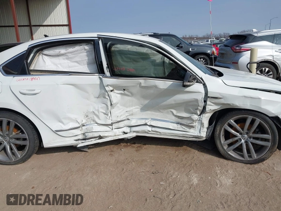 ✅ 2017 Volkswagen Passat R-Line • VIN: 1VWDT7A39HC039753 • Lot: 44444476. Wystawiony na IAAI z przebiegiem 98 361 mil. Bezpłatny archiwum sprzedaży aukcyjnych z USA i szczegółowy raport historii pojazdu na DreamBid. Zdjęcie 6.
