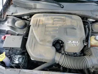 ✅ 2018 Chrysler 300 Touring L • VIN: 2C3CCAAG0JH308535 • Lot: 66120445. Wystawiony na Copart z przebiegiem 141 054 mil. Bezpłatny archiwum sprzedaży aukcyjnych z USA i szczegółowy raport historii pojazdu na DreamBid. Zdjęcie 13.