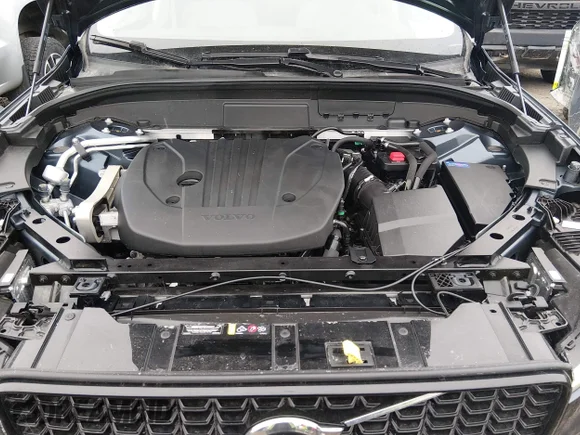 ✅ 2025 Volvo XC60 Core • VIN: YV4M12RJ7S1016955 • Lot: 44493574. Wystawiony na IAAI z przebiegiem 14 396 mil. Bezpłatny archiwum sprzedaży aukcyjnych z USA i szczegółowy raport historii pojazdu na DreamBid. Zdjęcie 10.