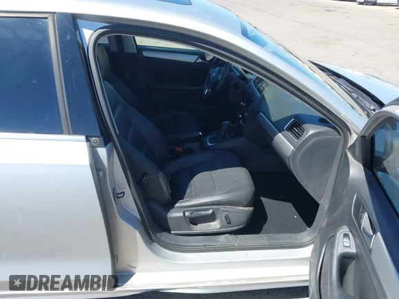 ✅ 2014 Volkswagen Jetta SE • VIN: 3VWD17AJ1EM423153 • Lot: 44936557. Wystawiony na IAAI z przebiegiem 109 396 mil. Bezpłatny archiwum sprzedaży aukcyjnych z USA i szczegółowy raport historii pojazdu na DreamBid. Zdjęcie 5.
