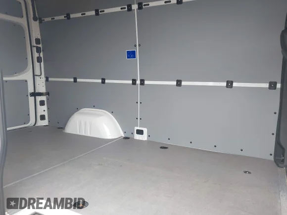 ✅ 2025 Mercedes-Benz Sprinter Cargo • VIN: W1Y4KBHY6ST202145 • Лот: 42127760. Опубликован ранее на IAAI с пробегом 9 361 миль. Бесплатный доступ к архиву аукционных продаж из США и подробный отчёт об истории автомобиля на DreamBid. Изображение 8.