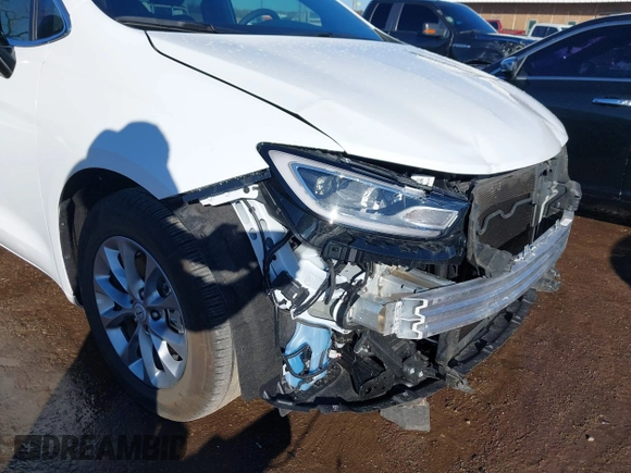 ✅ 2026 Chrysler Pacifica Limited • VIN: 2C4RC1GG0TR176189 • Lot: 44113886. Wystawiony na IAAI z przebiegiem 12 535 mil. Bezpłatny archiwum sprzedaży aukcyjnych z USA i szczegółowy raport historii pojazdu na DreamBid. Zdjęcie 6.