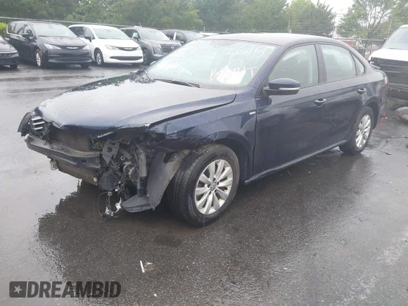 ✅ 2015 Volkswagen Passat S • VIN: 1VWAT7A3XFC073619 • Lot: 45022114. Wystawiony na IAAI z przebiegiem 183 732 mil. Bezpłatny archiwum sprzedaży aukcyjnych z USA i szczegółowy raport historii pojazdu na DreamBid. Zdjęcie 2.