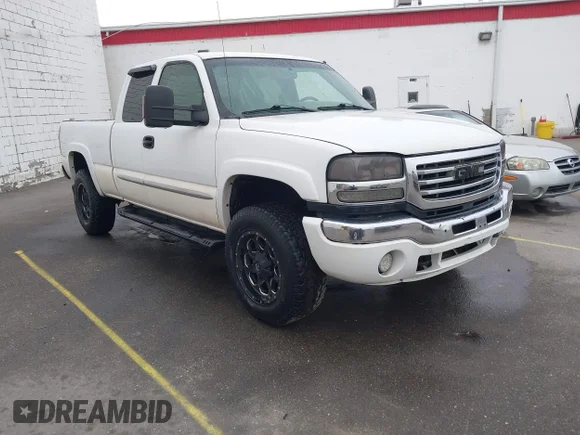 ✅ 2003 GMC Sierra 2500HD SLE • VIN: 1GTHK29UX3E181047 • Lot: 44745642. Listed on IAAI with 226,013 mi. Free auction sales archive from the USA and detailed vehicle history report at DreamBid. Image 1.