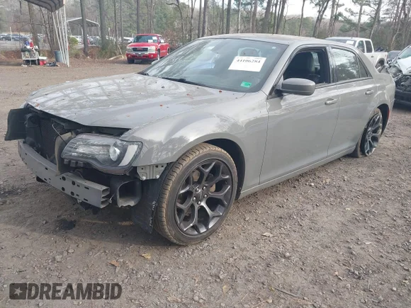 ✅ 2019 Chrysler 300 S • VIN: 2C3CCABG0KH515720 • Лот: 44106284. Опубліковано раніше на IAAI з пробігом 120 306 миль. Безкоштовний доступ до архіву аукціонних продажів зі США та докладний звіт про історію автомобіля на DreamBid. Зображення 2.