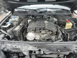 ✅ 2017 Volkswagen Touareg Wolfsburg Edition • VIN: WVGRF7BP3HD004178 • Lot: 46700165. Listed on Copart with 135,210 mi. Free auction sales archive from the USA and detailed vehicle history report at DreamBid. Image 15.