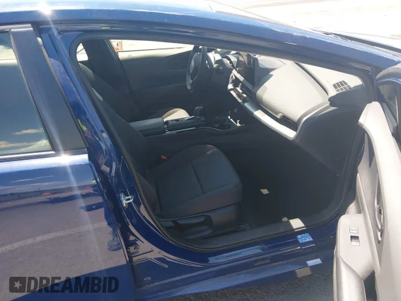 ✅ 2024 Toyota Prius LE • VIN: JTDACAAU1R3040943 • Lot: 45017782. Wystawiony na IAAI z przebiegiem 14 529 mil. Bezpłatny archiwum sprzedaży aukcyjnych z USA i szczegółowy raport historii pojazdu na DreamBid. Zdjęcie 5.
