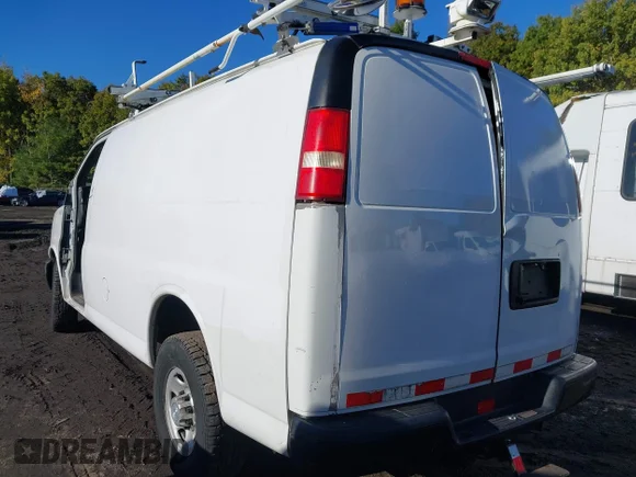 ✅ 2015 Chevrolet Express Cargo • VIN: 1GCWGFCF7F1169136 • Лот: 43323936. Опубліковано раніше на IAAI з пробігом 94 842 миль. Безкоштовний доступ до архіву аукціонних продажів зі США та докладний звіт про історію автомобіля на DreamBid. Зображення 3.