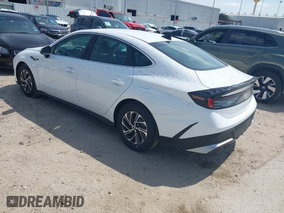 ✅ 2026 Hyundai Sonata Blue • VIN: KMHL24JJ1TA160842 • Lot: 45139406. Wystawiony na IAAI z przebiegiem 1 966 mil. Bezpłatny archiwum sprzedaży aukcyjnych z USA i szczegółowy raport historii pojazdu na DreamBid. Zdjęcie 3.