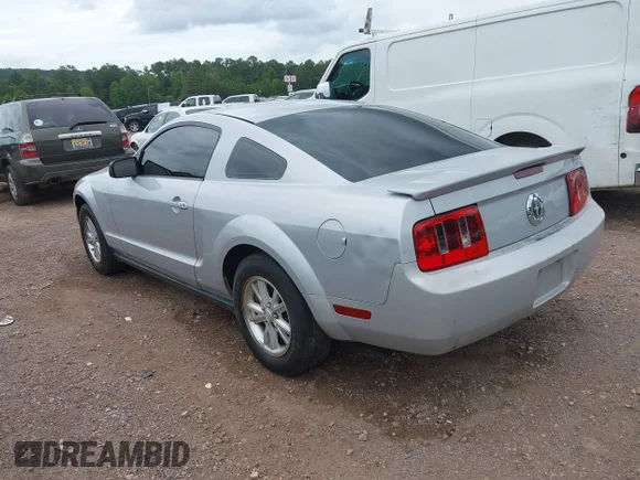 ✅ 2007 Ford Mustang Deluxe • VIN: 1ZVFT80N475357235 • Лот: 45208038. Опубліковано раніше на IAAI з пробігом 207 036 миль. Безкоштовний доступ до архіву аукціонних продажів зі США та докладний звіт про історію автомобіля на DreamBid. Зображення 3.