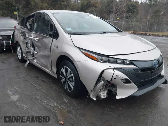 ✅ 2019 Toyota Prius Plus • VIN: JTDKARFP2K3106126 • Лот: 43891848. Опубліковано раніше на IAAI з пробігом 98 071 миль. Безкоштовний доступ до архіву аукціонних продажів зі США та докладний звіт про історію автомобіля на DreamBid. Зображення 1.
