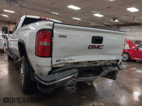 ✅ 2018 GMC Sierra 2500HD SLE • VIN: 1GT12SEY1JF258177 • Lot: 42158635. Wystawiony na IAAI z przebiegiem 162 351 mil. Bezpłatny archiwum sprzedaży aukcyjnych z USA i szczegółowy raport historii pojazdu na DreamBid. Zdjęcie 6.
