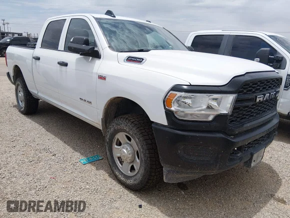 ✅ 2022 Ram 2500 Tradesman • VIN: 3C6UR5CJXNG272865 • Лот: 45397859. Опубліковано раніше на IAAI з пробігом 173 843 миль. Безкоштовний доступ до архіву аукціонних продажів зі США та докладний звіт про історію автомобіля на DreamBid. Зображення 1.