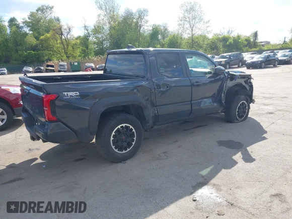 ✅ 2024 Toyota Tacoma TRD Sport • VIN: 3TYLB5JN3RT010583 • Lot: 44919352. Wystawiony na IAAI z przebiegiem 31 627 mil. Bezpłatny archiwum sprzedaży aukcyjnych z USA i szczegółowy raport historii pojazdu na DreamBid. Zdjęcie 4.