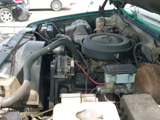 ✅ 1995 GMC Suburban • VIN: 1GKFK16K4SJ739215 • Лот: 42898067. Опубликован ранее на IAAI с пробегом 322 399 миль. Бесплатный доступ к архиву аукционных продаж из США и подробный отчёт об истории автомобиля на DreamBid. Изображение 19.