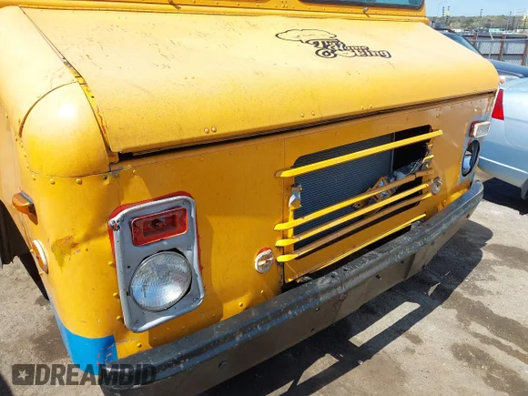 ✅ 1988 Chevrolet P Series Cargo • VIN: 1GBHP32K2J3308015 • Lot: 41761450. Wystawiony na IAAI z przebiegiem 477 116 mil. Bezpłatny archiwum sprzedaży aukcyjnych z USA i szczegółowy raport historii pojazdu na DreamBid. Zdjęcie 6.