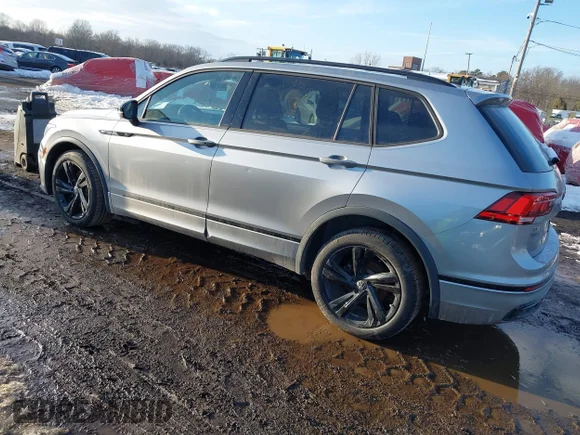 ✅ 2023 Volkswagen Tiguan SE R-Line Black • VIN: 3VV8B7AX1PM072772 • Lot: 44301195. Wystawiony na IAAI z przebiegiem 25 131 mil. Bezpłatny archiwum sprzedaży aukcyjnych z USA i szczegółowy raport historii pojazdu na DreamBid. Zdjęcie 3.