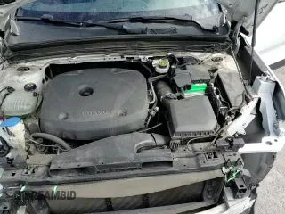 ✅ 2019 Volvo XC40 Momentum • VIN: YV4162XZ0K2004752 • Lot: 81333215. Wystawiony na Copart z przebiegiem 70 886 mil. Bezpłatny archiwum sprzedaży aukcyjnych z USA i szczegółowy raport historii pojazdu na DreamBid. Zdjęcie 14.