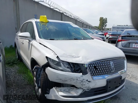 ✅ 2019 Lincoln MKC Reserve • VIN: 5LMCJ3C96KUL26766 • Lot: 44160280. Wystawiony na IAAI z przebiegiem 83 198 mil. Bezpłatny archiwum sprzedaży aukcyjnych z USA i szczegółowy raport historii pojazdu na DreamBid. Zdjęcie 1.
