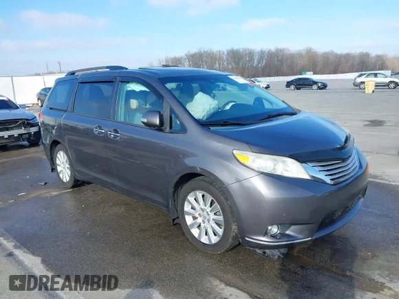 ✅ 2013 Toyota Sienna XLE • VIN: 5TDDK3DC3DS057894 • Лот: 44068264. Опубліковано раніше на IAAI з пробігом 175 105 миль. Безкоштовний доступ до архіву аукціонних продажів зі США та докладний звіт про історію автомобіля на DreamBid. Зображення 1.