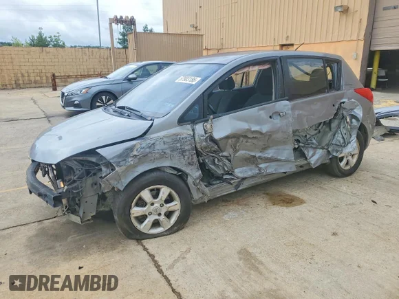 ✅ 2012 Nissan Versa S • VIN: 3N1BC1CP0CK250367 • Лот: 57903186. Опубліковано раніше на Copart з пробігом 209 322 миль. Безкоштовний доступ до архіву аукціонних продажів зі США та докладний звіт про історію автомобіля на DreamBid. Зображення 1.