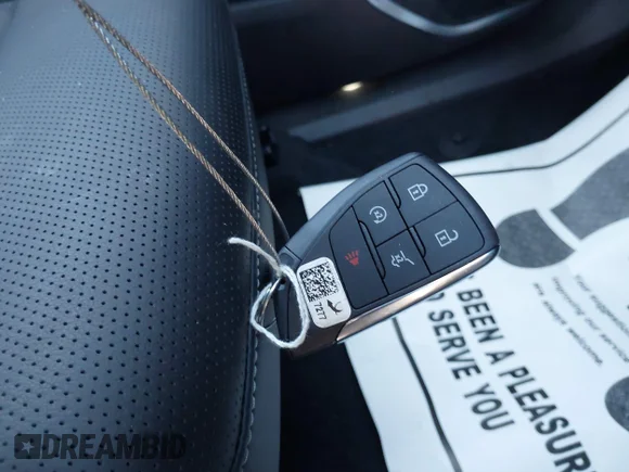 ✅ 2026 Buick Enclave Avenir • VIN: 5GAERCKS4TJ133338 • Лот: 43905412. Опубліковано раніше на IAAI з пробігом 751 миль. Безкоштовний доступ до архіву аукціонних продажів зі США та докладний звіт про історію автомобіля на DreamBid. Зображення 11.