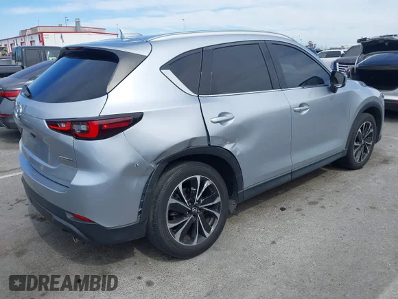 ✅ 2022 Mazda CX-5 S Premium • VIN: JM3KFBDM0N1572839 • Lot: 44545126. Wystawiony na IAAI z przebiegiem 51 490 mil. Bezpłatny archiwum sprzedaży aukcyjnych z USA i szczegółowy raport historii pojazdu na DreamBid. Zdjęcie 4.