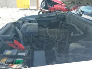 ✅ 2002 Toyota Tundra SR5 • VIN: 5TBRT34182S315799 • Лот: 43111992. Опубликован ранее на IAAI с пробегом 294 026 миль. Бесплатный доступ к архиву аукционных продаж из США и подробный отчёт об истории автомобиля на DreamBid. Изображение 19.