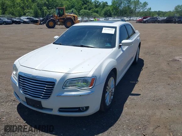 ✅ 2013 Chrysler 300 • VIN: 2C3CCARG3DH539082 • Lot: 45299245. Wystawiony na IAAI z przebiegiem 173 000 mil. Bezpłatny archiwum sprzedaży aukcyjnych z USA i szczegółowy raport historii pojazdu na DreamBid. Zdjęcie 6.