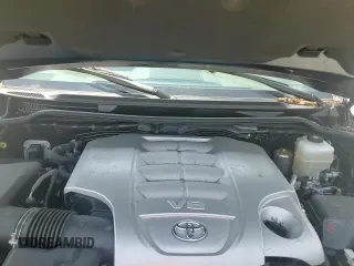 ✅ 2018 Toyota Land Cruiser • VIN: JTMCY7AJ8J4061337 • Lot: 69429095. Wystawiony na Copart z przebiegiem 29 924 mil. Bezpłatny archiwum sprzedaży aukcyjnych z USA i szczegółowy raport historii pojazdu na DreamBid. Zdjęcie 14.