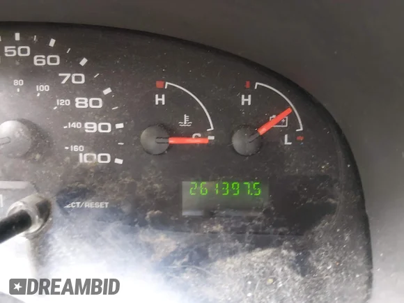 ✅ 2004 Ford Econoline Passenger XL • VIN: 1FBNE31L04HB17493 • Lot: 45097929. Wystawiony na IAAI z przebiegiem 261 397 mil. Bezpłatny archiwum sprzedaży aukcyjnych z USA i szczegółowy raport historii pojazdu na DreamBid. Zdjęcie 7.