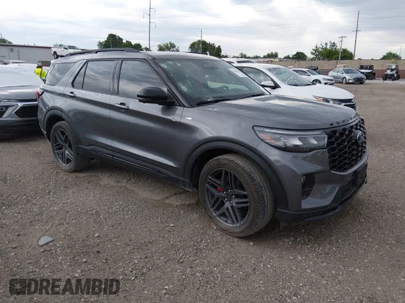 ✅ 2025 Ford Explorer ST-Line • VIN: 1FMUK8KH2SGC95024 • Лот: 45098795. Опубліковано раніше на IAAI з пробігом 9 352 миль. Безкоштовний доступ до архіву аукціонних продажів зі США та докладний звіт про історію автомобіля на DreamBid. Зображення 1.