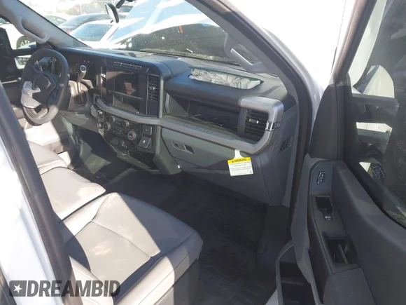 ✅ 2024 Ford F-250 XL • VIN: 1FTBF2BA0REF08428 • Лот: 43815190. Опубліковано раніше на IAAI з пробігом 2 111 миль. Безкоштовний доступ до архіву аукціонних продажів зі США та докладний звіт про історію автомобіля на DreamBid. Зображення 5.
