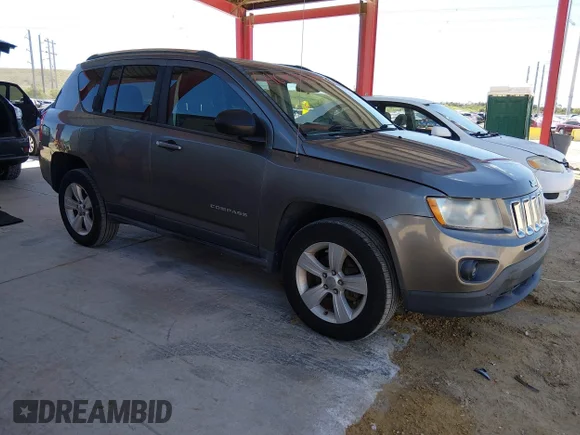 ✅ 2013 Jeep Compass Sport • VIN: 1C4NJCBB7DD218633 • Lot: 44670880. Wystawiony na IAAI z przebiegiem 152 364 mil. Bezpłatny archiwum sprzedaży aukcyjnych z USA i szczegółowy raport historii pojazdu na DreamBid. Zdjęcie 1.
