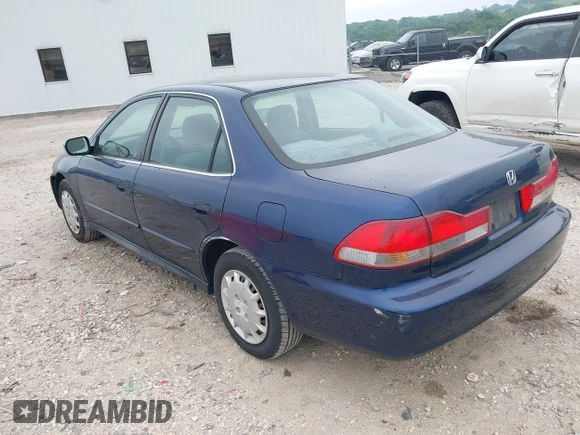 ✅ 2001 Honda Accord LX • VIN: 1HGCG55451A062282 • Lot: 42278088. Wystawiony na IAAI z przebiegiem 133 978 mil. Bezpłatny archiwum sprzedaży aukcyjnych z USA i szczegółowy raport historii pojazdu na DreamBid. Zdjęcie 3.