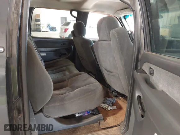✅ 2003 Chevrolet Silverado 1500HD LS • VIN: 1GCGK13UX3F142676 • Лот: 44716575. Опубликован ранее на IAAI с пробегом 235 718 миль. Бесплатный доступ к архиву аукционных продаж из США и подробный отчёт об истории автомобиля на DreamBid. Изображение 8.