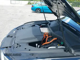 ✅ 2024 Audi Q8 e-tron Premium Plus • VIN: WA15AAGE7RB064042 • Lot: 42992880. Wystawiony na IAAI z przebiegiem 13 065 mil. Bezpłatny archiwum sprzedaży aukcyjnych z USA i szczegółowy raport historii pojazdu na DreamBid. Zdjęcie 18.