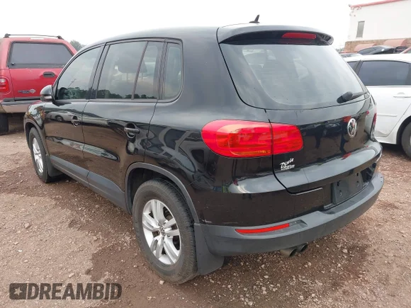 ✅ 2013 Volkswagen Tiguan S • VIN: WVGBV3AX1DW586875 • Lot: 44484947. Wystawiony na IAAI z przebiegiem 106 406 mil. Bezpłatny archiwum sprzedaży aukcyjnych z USA i szczegółowy raport historii pojazdu na DreamBid. Zdjęcie 3.