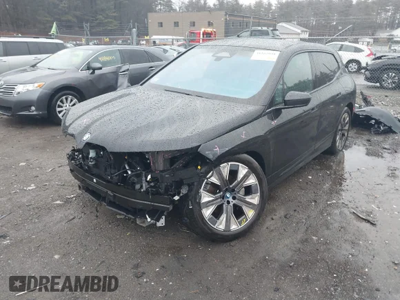 ✅ 2024 BMW iX xDrive50 • VIN: WB523CF00RCN76736 • Lot: 41162938. Wystawiony na IAAI z przebiegiem 21 575 mil. Bezpłatny archiwum sprzedaży aukcyjnych z USA i szczegółowy raport historii pojazdu na DreamBid. Zdjęcie 2.